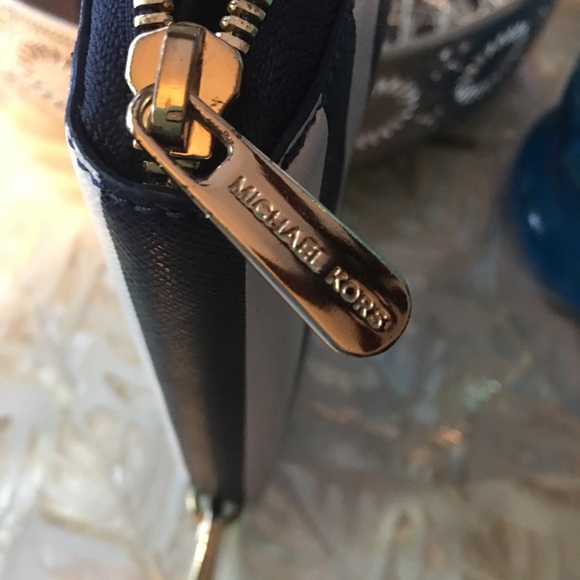 Wallet/wristlet - Picture 8 of 8